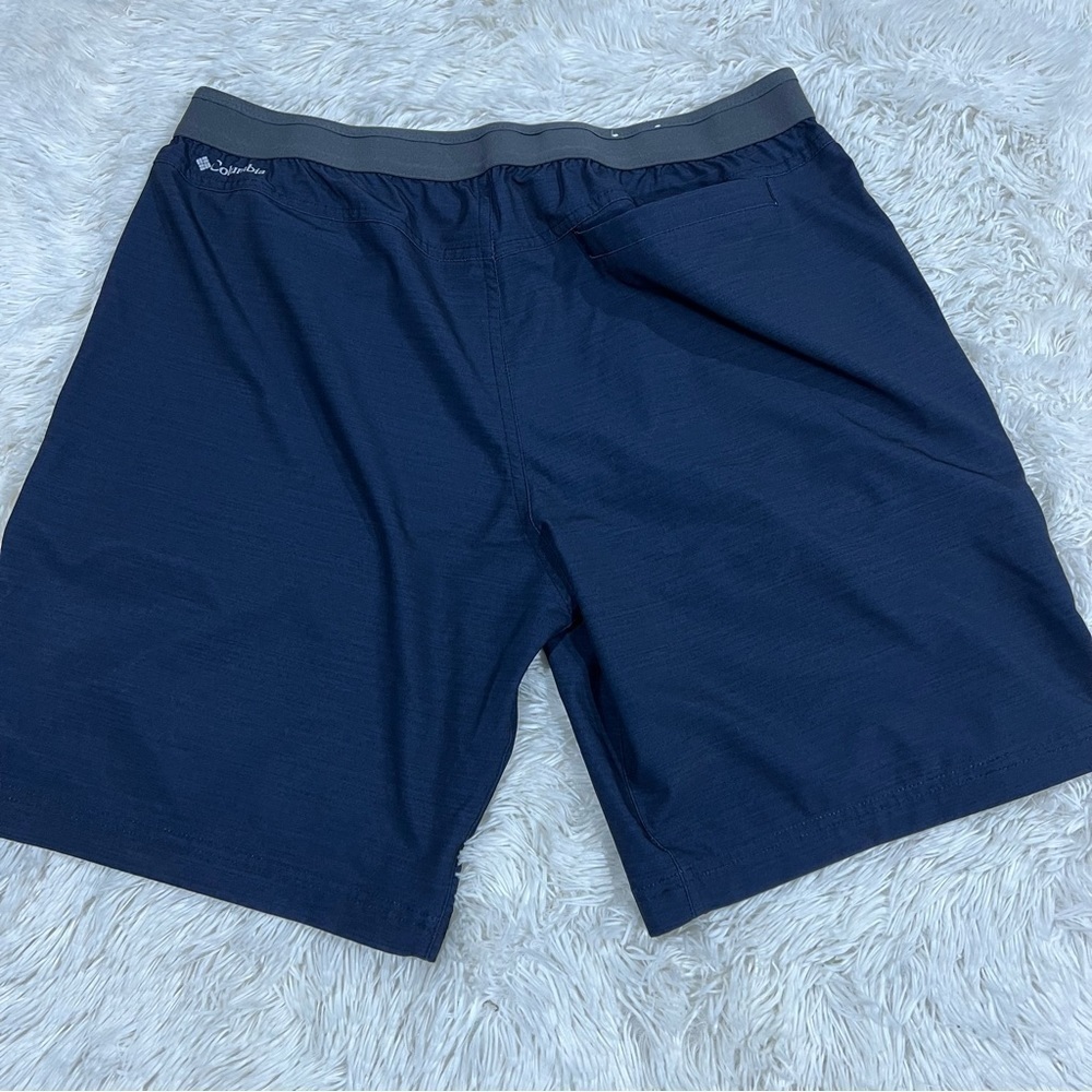 Columbia Omni shield Twisted Creek Mens Dark Blue shorts Large - Picture 9 of 15